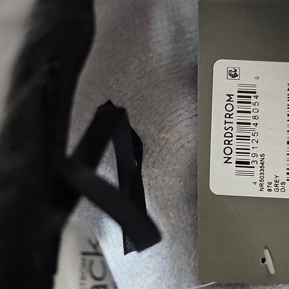 NWT Faux Fur Cloche Fuzzy Light Grey Adjustable Bucket Hat - Picture 8 of 9